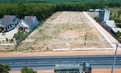 BÁN ĐẤT BÌNH PHƯỚC CÓ 2 LÔ BỊ NGỘP CẦN BÁN LỖ (50X45)=1250M2 DƯỜNG NHỰA GIÁ 60TR/M NGANG