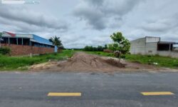 Bán lô sát ngay MT nhựa 14m, giá 480tr 250m2 sổ hồng riêng,gần trường chợ Bình Phước
